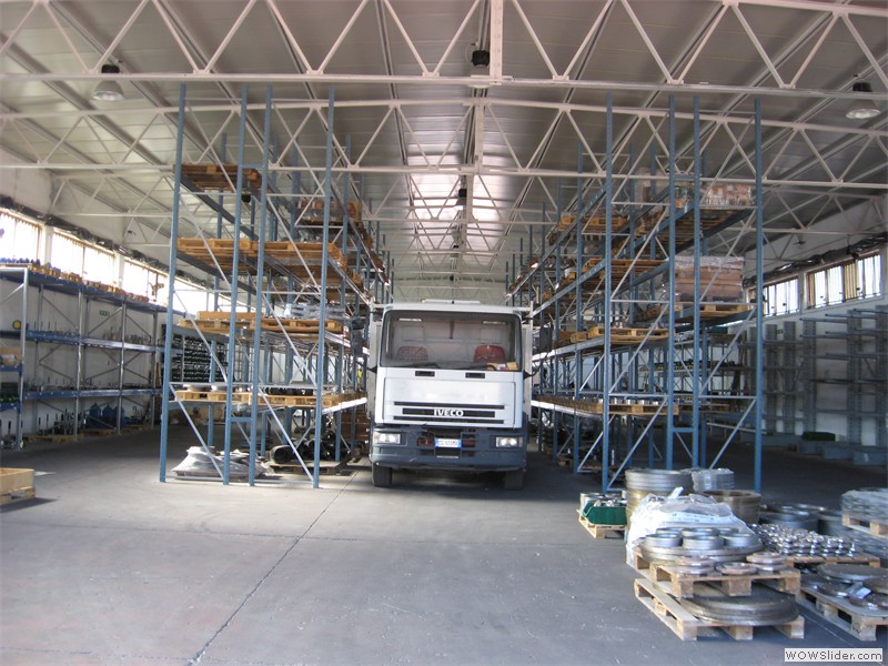 Interno capannone 1